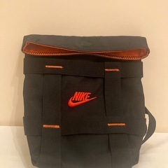 ナイキ　NIKE ボディーバッグ　ポシェット　カバンの画像
