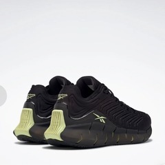 Reebok すにースニーカーの画像