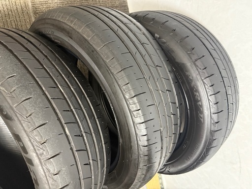 215/55/r17タイヤ３本2023