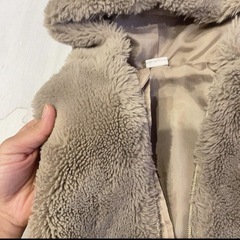 【H&M】ベビー クマ耳付きフリースベスト 9-12Mの画像