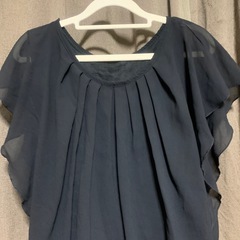 黒のブラウスの画像