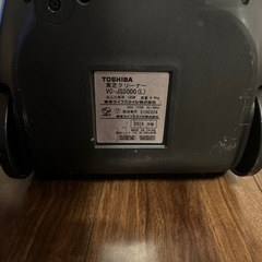 TOSHIBAのブルーのサイクロン式キャニスター掃除機の画像