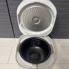 シャープ製炊飯器 3合炊きの画像