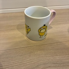 タンブラー、マグカップなどの画像