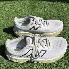New Balance 1080 ランニングシューズ 27.0cmの画像