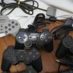 ファミリーコンピューター、ファミコン用コントローラーまとめて　SONY PS2他　動作未確認　ジャンクにての画像