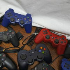 ファミリーコンピューター、ファミコン用コントローラーまとめて　SONY PS2他　動作未確認　ジャンクにての画像