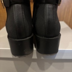 ZARA ショートブーツの画像