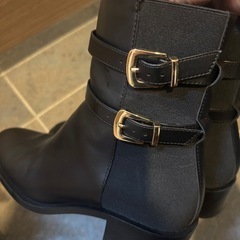 ZARA ショートブーツの画像