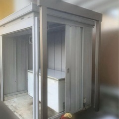 イナバ  物置  シャッター  鍵付きの画像