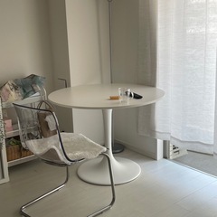 IKEA DOCKSTA 丸テーブル(汚れあり)の画像