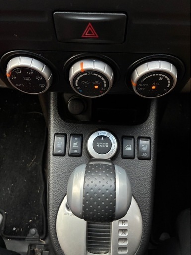 日産　エクストレイル　4WD