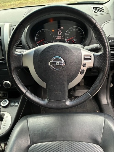 日産　エクストレイル　4WD