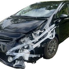 商談受けつけます！距離5万キロ！事故現状車！H25年トヨタプリウスα、左前の事故です！車検R8年10月の画像