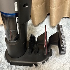 コードレスクリーナー Invictus One 掃除機 ブラシ付きの画像