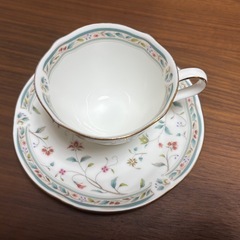 ノリタケ ティーカップ・ソーサー 花柄 2セットの画像