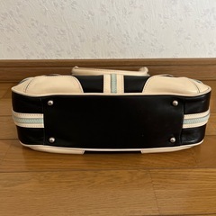 皮革製ハンドバッグの画像