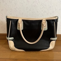 皮革製ハンドバッグの画像