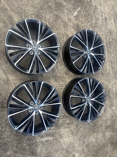 60プリウス　純正19インチ