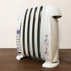 De’Longhi オイルヒーター TRN0505JS ホワイト×ライトグレー コンパクトサイズ 1～3畳 デロンギ 安全性の高いL字型フラットフィンの画像
