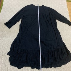 黒のワンピースの画像