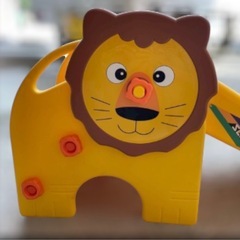 ライオンのすべり台の画像