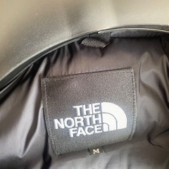 THE NORTH FACE フード付きのダウンジャケットの画像