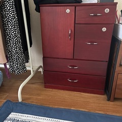 鍵付きチェストの画像