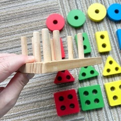 木製知育玩具　モンテッソーリ　棒通しパズルの画像