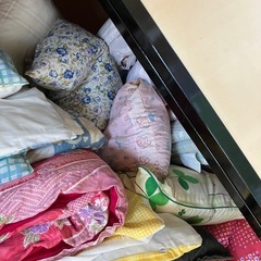 布団類大量　選び放題の画像