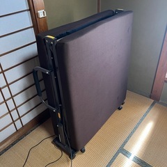 アイリスオーヤマ　電動リクライニングベッド　折りたたみベッドの画像