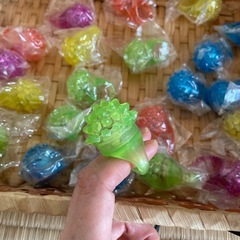 光る指輪の画像