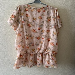 花柄とっトップスの画像