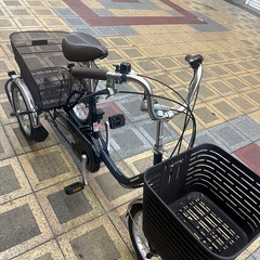 配達可能　BRIDGESTONE 三輪電動自転車　バッテリー充電器付の画像