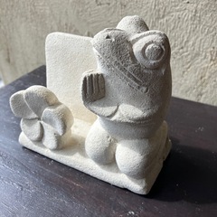 ②パラス石の置物　カエル　メモスタンドの画像