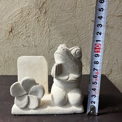 ②パラス石の置物　カエル　メモスタンドの画像