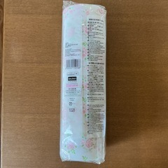 食器棚シート💖花柄🌼棚板のキズ防止に❗️好きなサイズにカットできるCupboard SHEETサイズ約30cm×600cm DAISO新品未開封❗️耐熱温度60℃ピンク白緑の画像