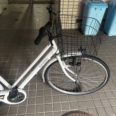 大人用自転車　27インチ　6段ギア　ライト、鍵付き、白の画像