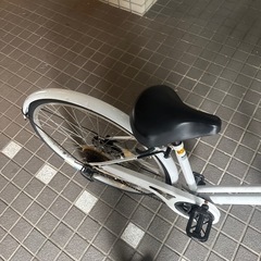 大人用自転車　27インチ　6段ギア　ライト、鍵付き、白の画像