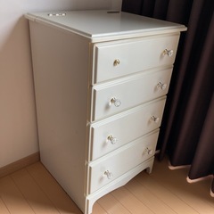 【無料】白いミラー付きキャビネットの画像