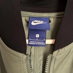 Nike ナイロンジャケット Lサイズ オリーブグリーンの画像
