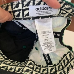 adidas originals ボタニカル柄キャップの画像