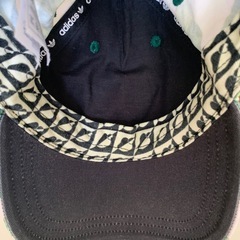 adidas originals ボタニカル柄キャップの画像