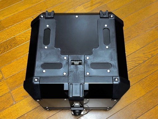 GIVI（ジビ） OBKN42B モノキーケース 42L トップケース Amazon | GIVI(ジビ) バイク リアボックス モノキー 42L アルミ製 