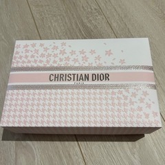 Dior 箱 インテリアの画像