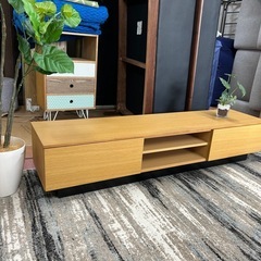 シンプルモダンなテレビボードの画像