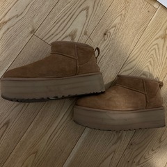 UGG 厚底ブーツ　US8サイズ(約25センチの画像