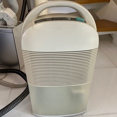 無料！パナソニック 98年製 National 除湿機の画像