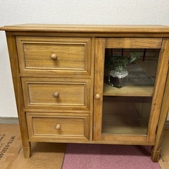 アンティーク調チェストの画像