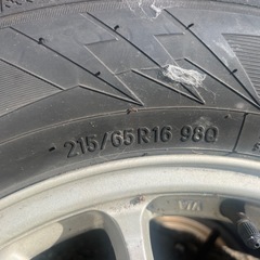 215 65R 16 98Qスタッドレスタイヤの画像